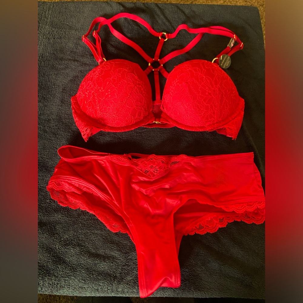 Victoria’s Secret Red Bombshell bra (34b) with matching panties(small)